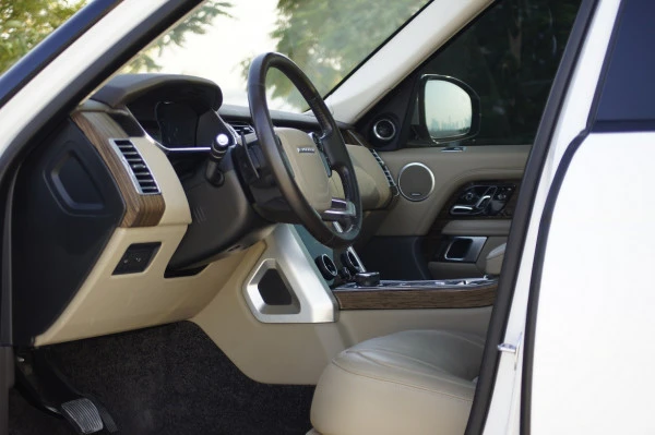  White Range Rover Vogue Photo 7