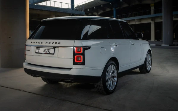  White Range Rover Vogue Photo 2