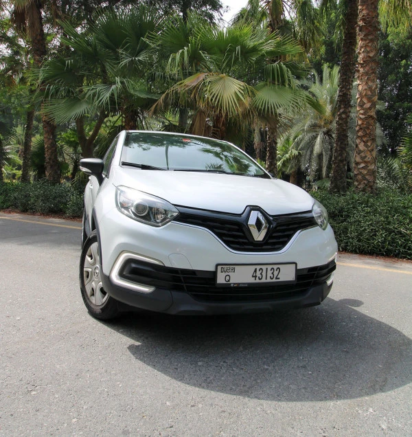  White Renault Captur Photo 4