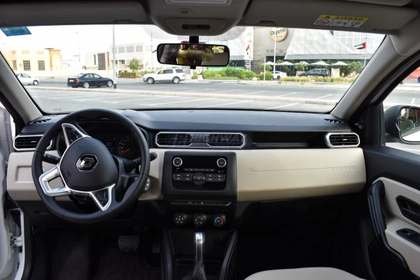  White Renault Duster 4*4 2023 Photo 3