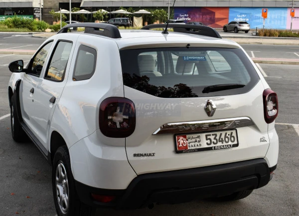  White Renault Duster 4*4 2023 Photo 5