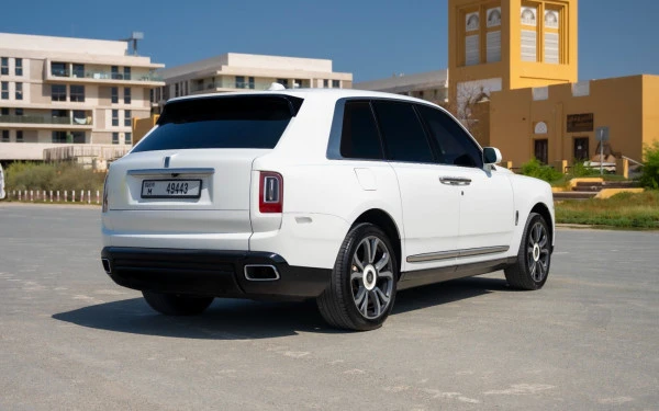  White Rolls Royce Cullinan Photo 5