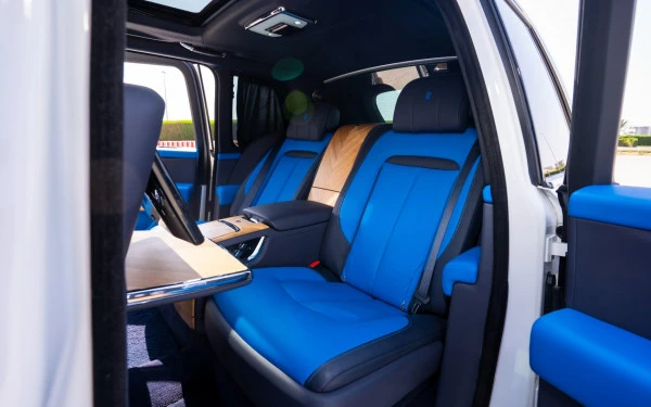  White Rolls Royce Cullinan Photo 6