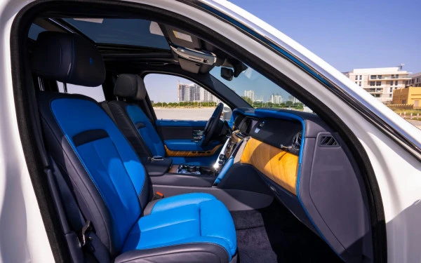  White Rolls Royce Cullinan Photo 9