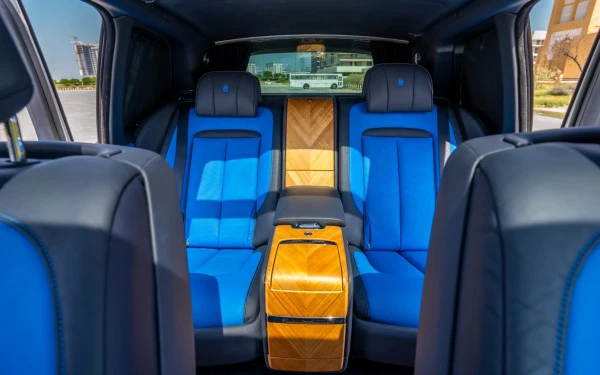  White Rolls Royce Cullinan Photo 10