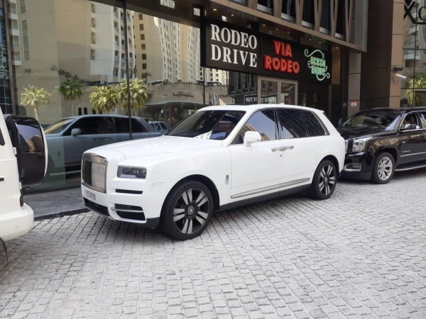  Blanco Rolls Royce Cullinan Photo 2