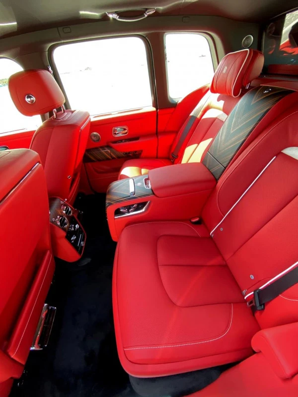  White Rolls Royce Cullinan Photo 5