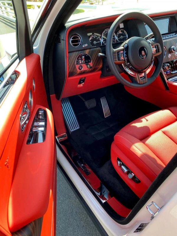  White Rolls Royce Cullinan Photo 6
