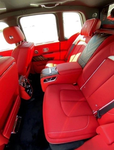  White Rolls Royce Cullinan Photo 3