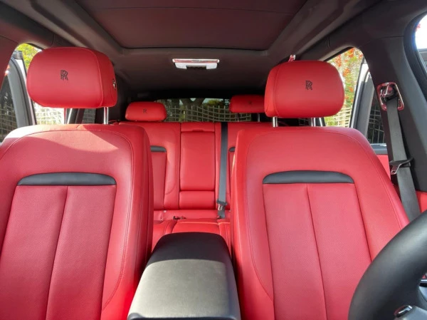  White Rolls Royce Cullinan Photo 3