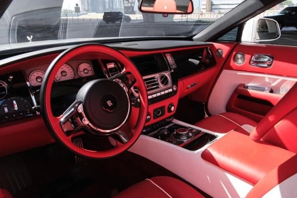  White Rolls Royce Dawn Black Badge Photo 3