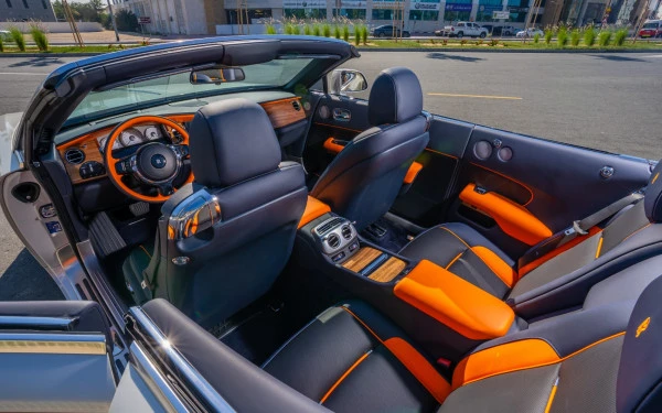  White Rolls Royce Dawn Photo 8