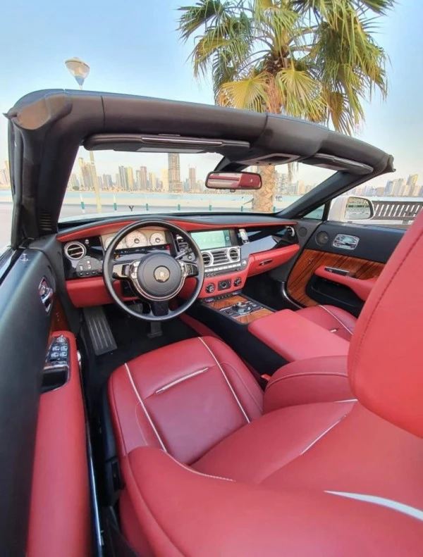  White Rolls Royce Dawn Photo 3