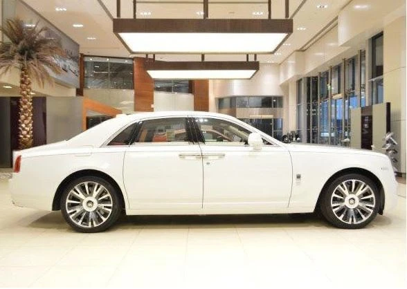  White Rolls Royce Ghost Photo 4