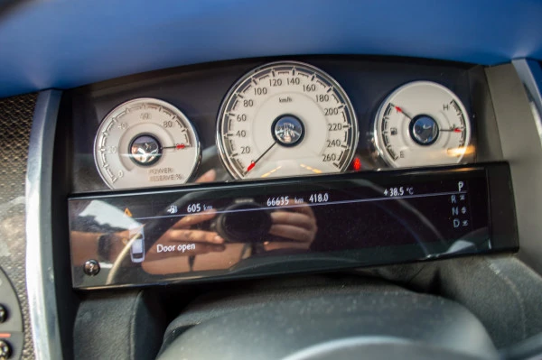  White Rolls Royce Wraith- BLACK BADGE Photo 5