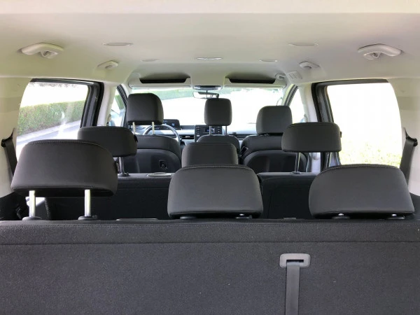  Blanco Hyundai Staria Photo 4