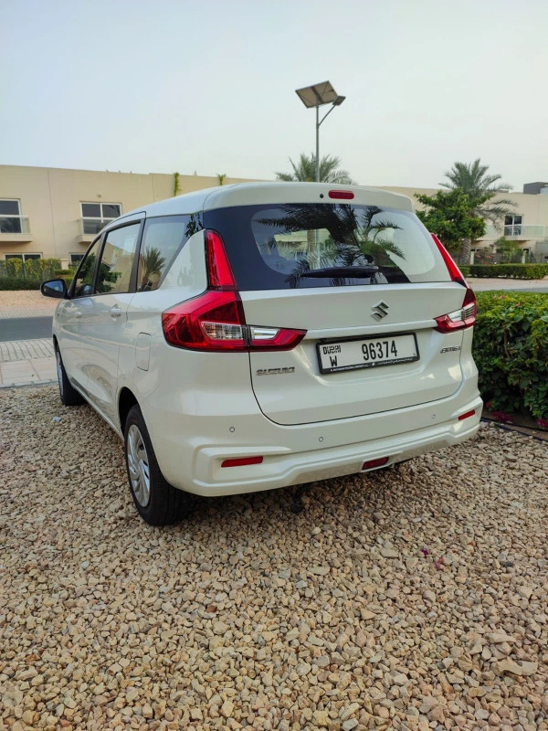  White Suzuki Ertiga Photo 4
