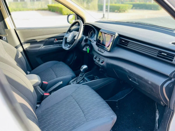  White Suzuki Ertiga 7 seaters 2023 Photo 4