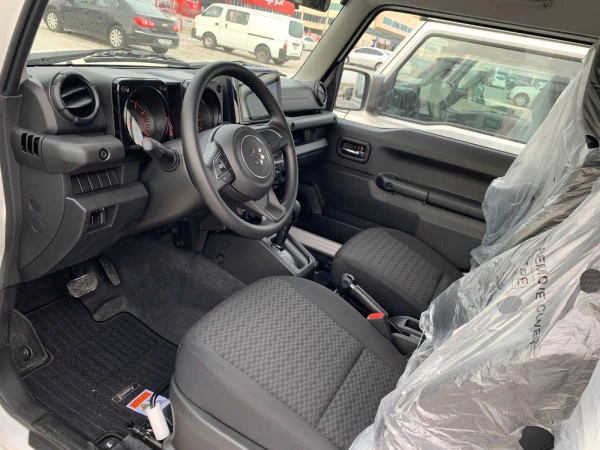  White Suzuki Jimny Photo 5