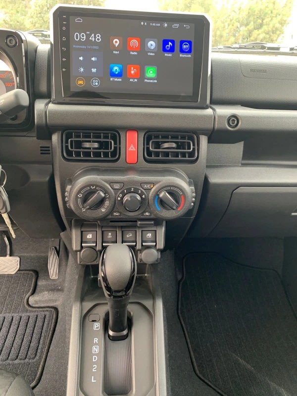  White Suzuki Jimny Photo 6