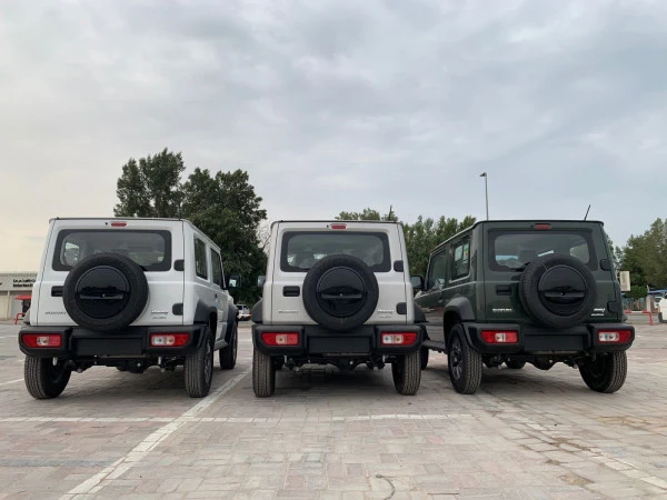  White Suzuki Jimny Photo 7