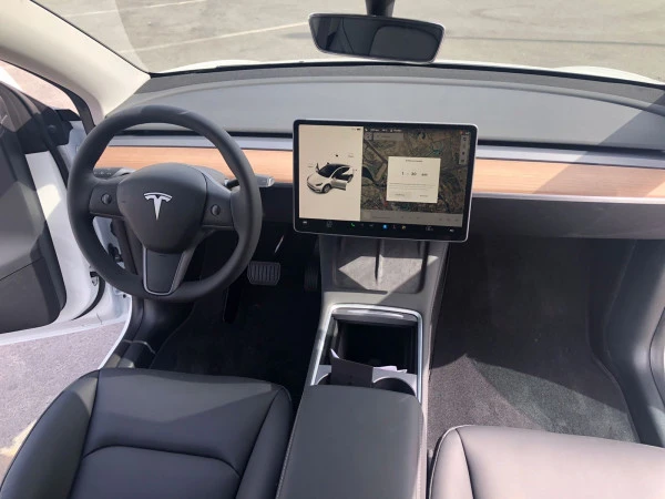  White Tesla Model Y Long Range Photo 4