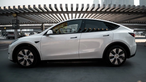  White Tesla Model Y Long Range Photo 2