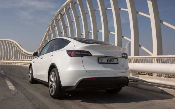  White Tesla Model Y Long Range Photo 3