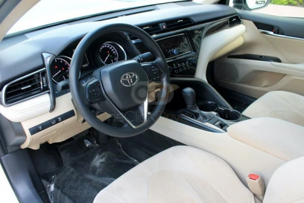  White Toyota Camry Photo 3