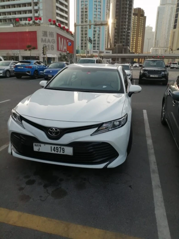  White Toyota Camry Photo 3