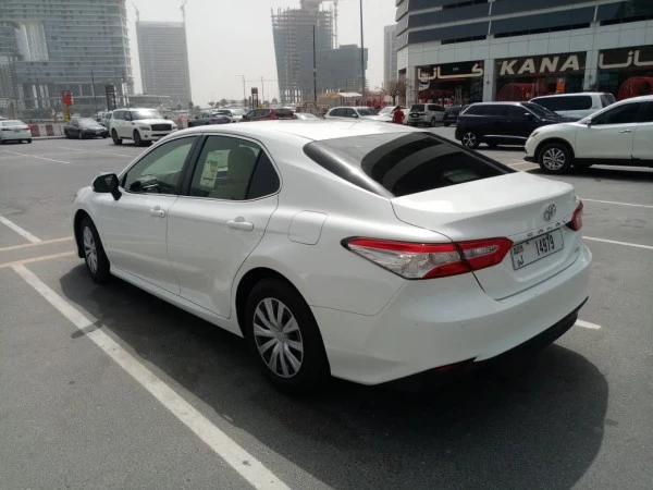  White Toyota Camry Photo 4