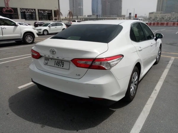  White Toyota Camry Photo 5
