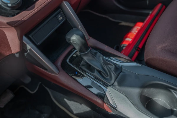  White Toyota Corolla Cross Photo 5