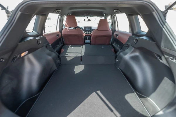  White Toyota Corolla Cross Photo 9