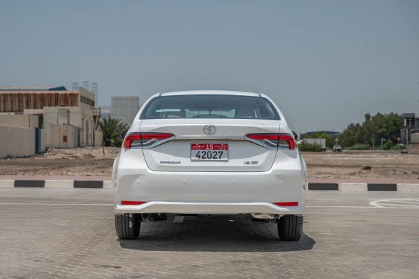  White Toyota Corolla Photo 3