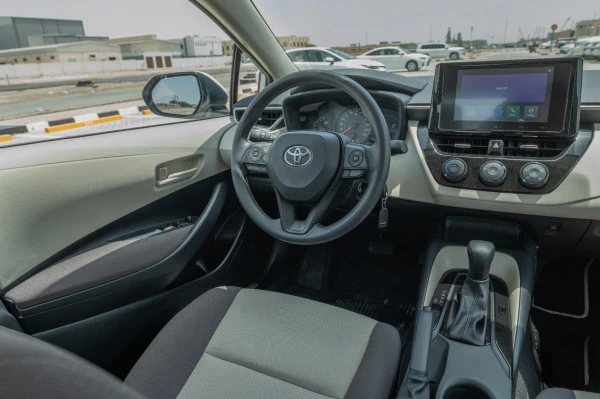  White Toyota Corolla Photo 6