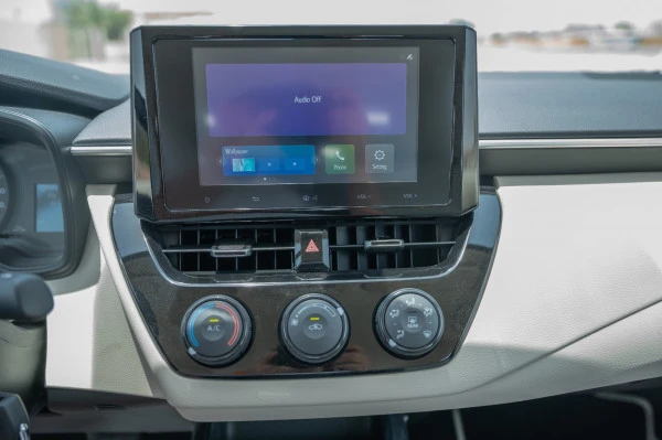  White Toyota Corolla Photo 11