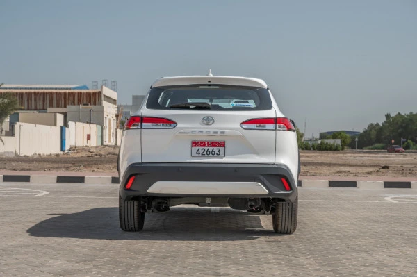  White Toyota Corolla Cross Photo 3