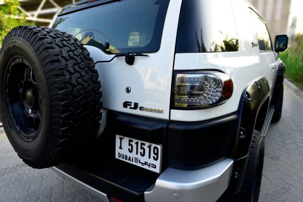  Bianca Toyota FJ Cruiser Photo 2