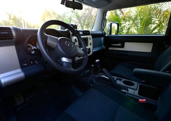  Bianca Toyota FJ Cruiser Photo 7