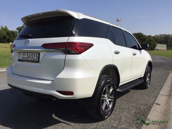  White Toyota Fortuner Photo 2
