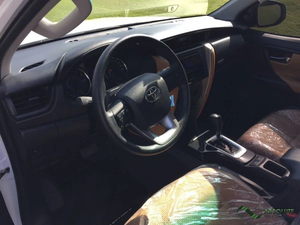  White Toyota Fortuner Photo 3