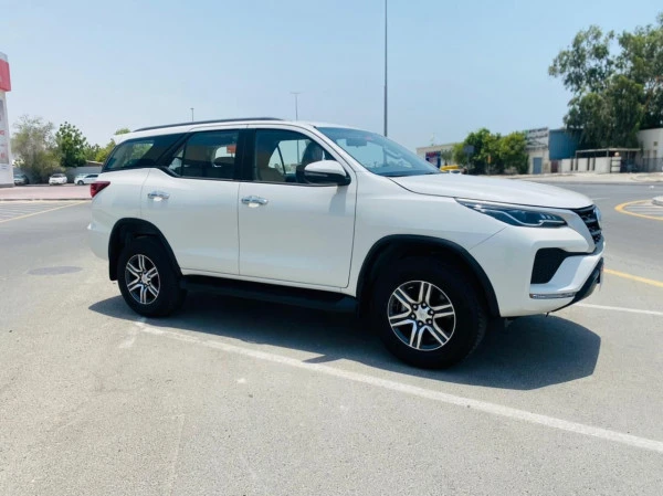  Blanc Toyota Fortuner Photo 2
