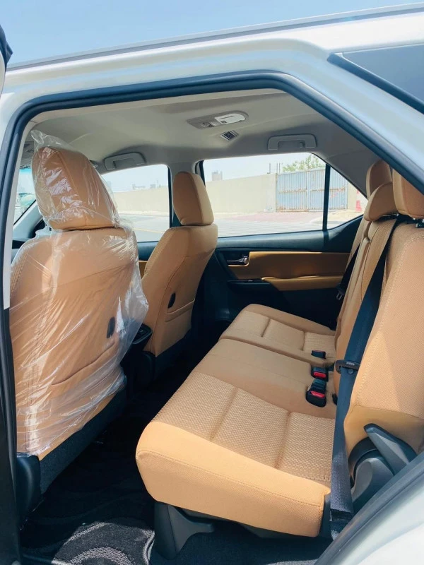  Blanc Toyota Fortuner Photo 4