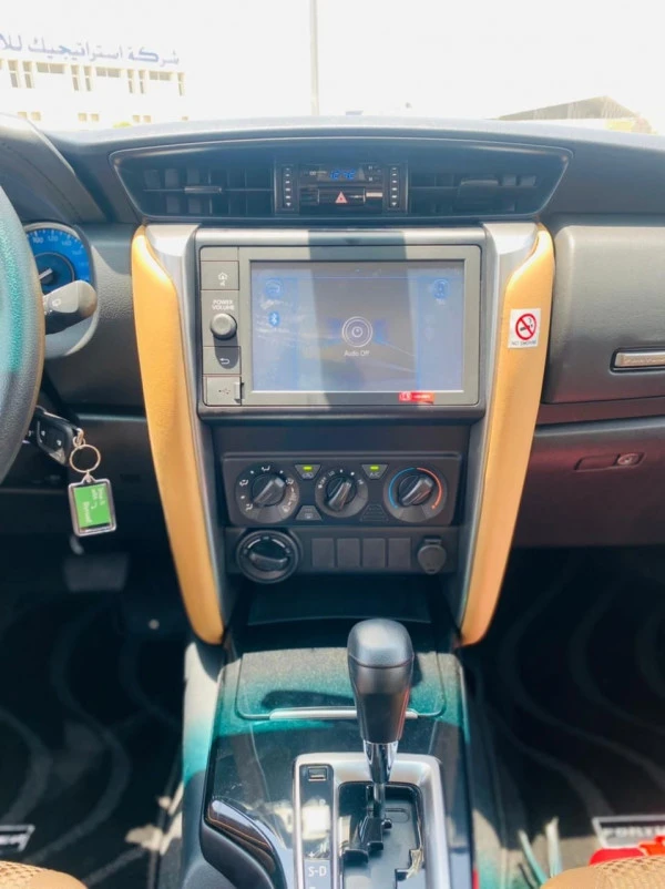  Blanc Toyota Fortuner Photo 9