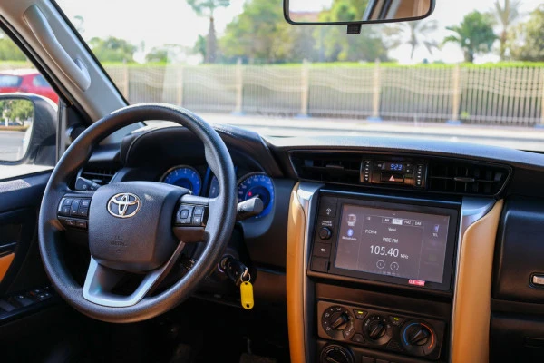  White Toyota Fortuner Photo 3