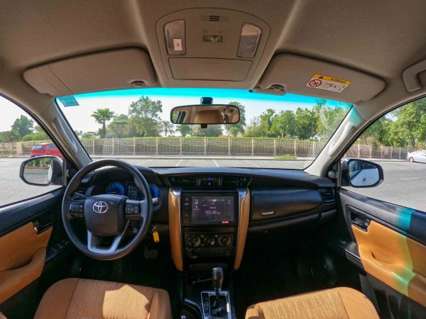  White Toyota Fortuner Photo 4