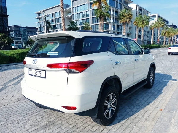  White Toyota Fortuner Photo 3