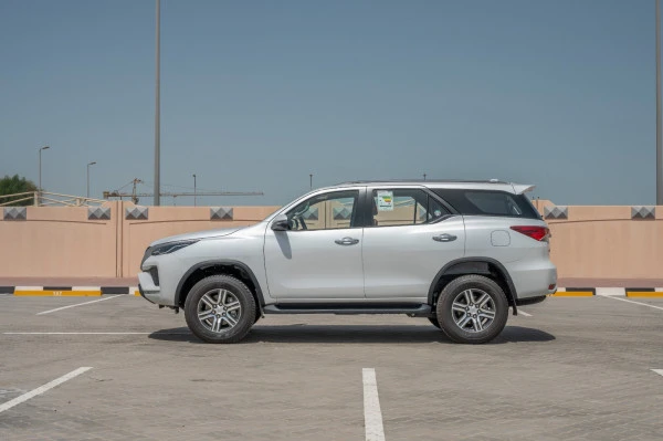  Bianca Toyota Fortuner Photo 2