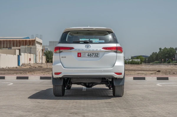  Bianca Toyota Fortuner Photo 4